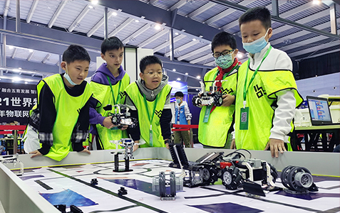 纳深第5代教育机器人助力青少年物联网创新创客大赛