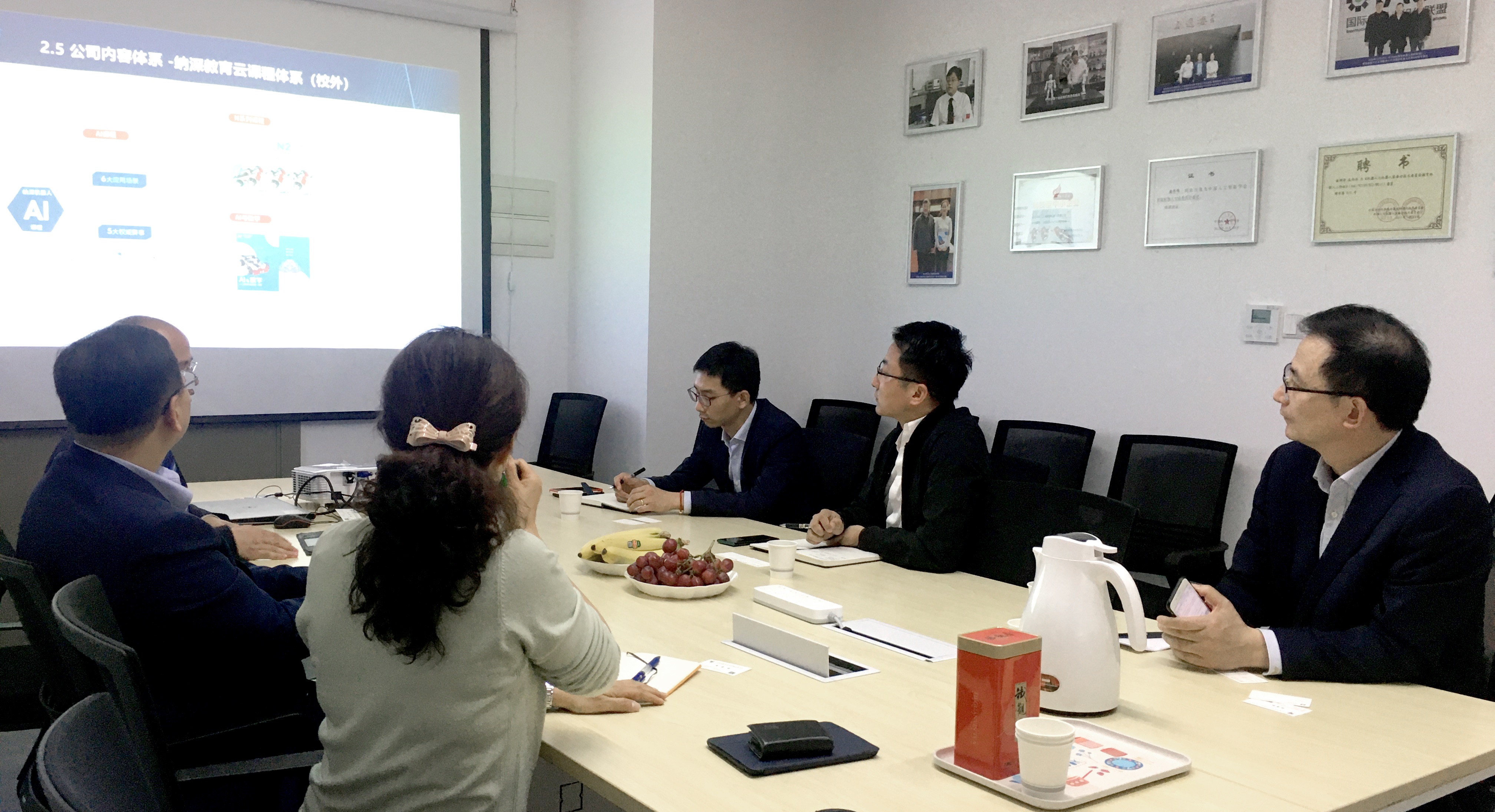 普陀区科学技术委员会徐主任一行莅临纳深机器人考察指导(图2)