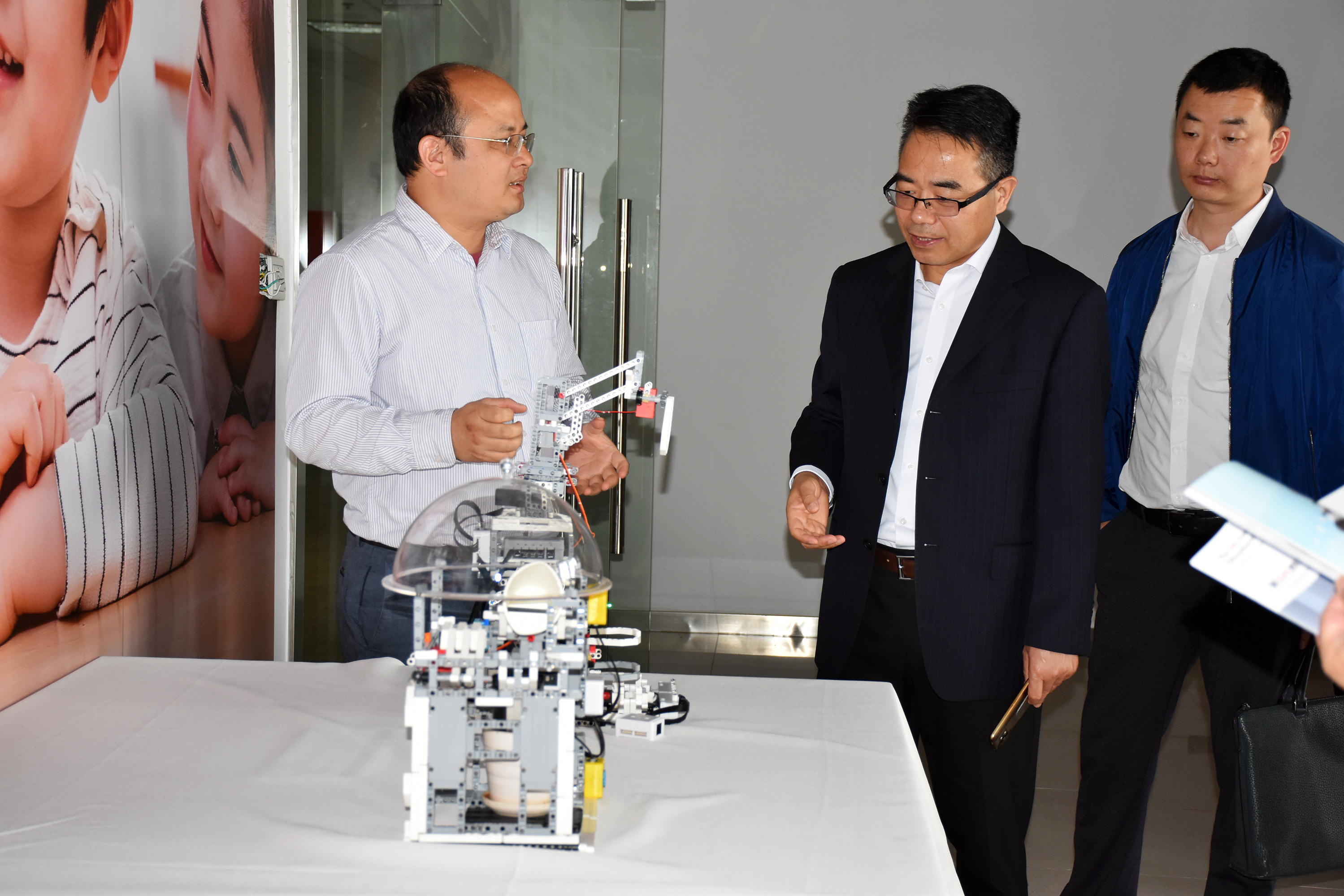 芜湖市领导莅临纳深机器人调研指导(图3)