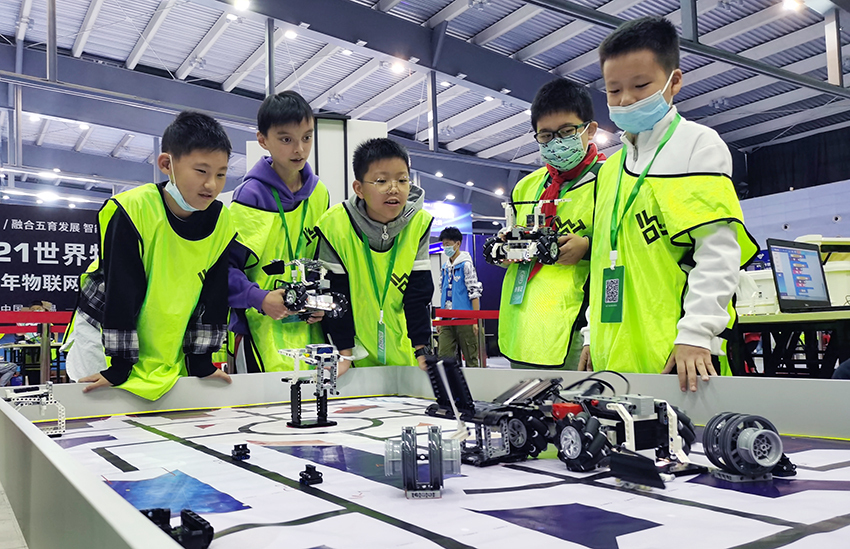 纳深第5代教育机器人助力青少年物联网创新创客大赛(图6) 纳深第5代教育机器人助力青少年物联网创新创客大赛(图6)