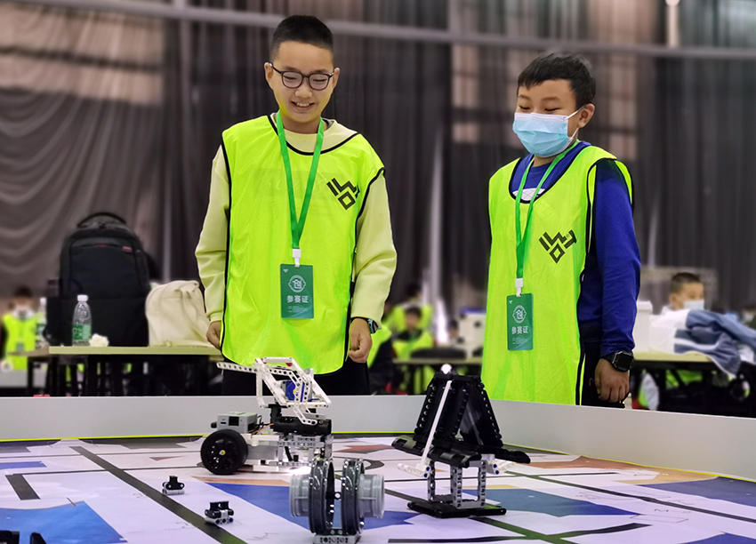 纳深第5代教育机器人助力青少年物联网创新创客大赛(图7) 纳深第5代教育机器人助力青少年物联网创新创客大赛(图7)